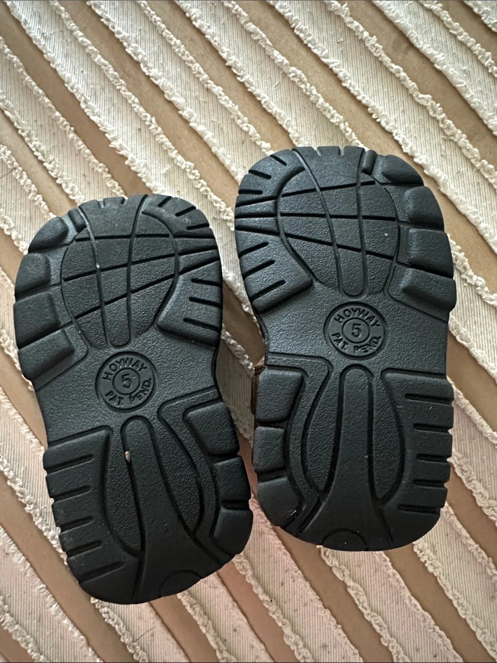 Kids Brown Closed-Toe Hook-and-Loop Sandals